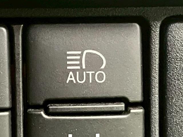 ヴォクシー ZS 煌III 9インチナビ 禁煙車 衝突軽減 レーンキープ 両側電動スライドドア クルーズコントロール 後席オートエアコン バックカメラ トヨタセーフティセンス クリアランスソナー ETC オートマチックハイビーム(55枚目)