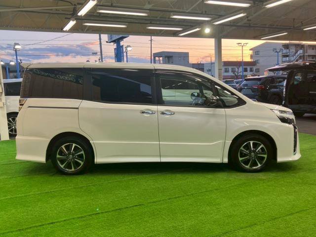 ヴォクシー ZS 煌III 9インチナビ 禁煙車 衝突軽減 レーンキープ 両側電動スライドドア クルーズコントロール 後席オートエアコン バックカメラ トヨタセーフティセンス クリアランスソナー ETC オートマチックハイビーム(68枚目)