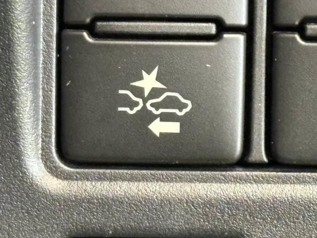 ノア ハイブリッドＧ　９型ナビ　後席モニター　クルーズコントロール　後席オートエアコン　衝突軽減　レーンキープ　両側電動スライドドア　オートマチックハイビーム　シートヒーター　バックカメラ　地デジ　プッシュスタート（6枚目）