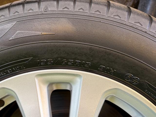 ノア ハイブリッドＧ　９型ナビ　後席モニター　クルーズコントロール　後席オートエアコン　衝突軽減　レーンキープ　両側電動スライドドア　オートマチックハイビーム　シートヒーター　バックカメラ　地デジ　プッシュスタート（22枚目）