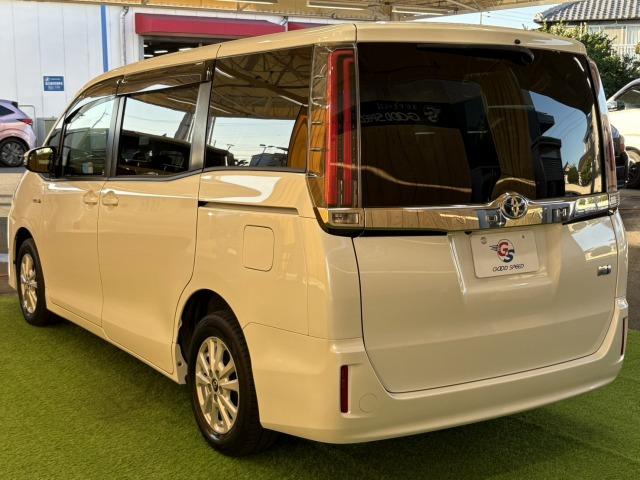 ノア ハイブリッドＧ　９型ナビ　後席モニター　クルーズコントロール　後席オートエアコン　衝突軽減　レーンキープ　両側電動スライドドア　オートマチックハイビーム　シートヒーター　バックカメラ　地デジ　プッシュスタート（39枚目）