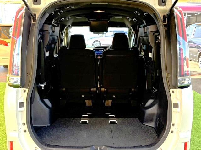 ノア ハイブリッドＧ　９型ナビ　後席モニター　クルーズコントロール　後席オートエアコン　衝突軽減　レーンキープ　両側電動スライドドア　オートマチックハイビーム　シートヒーター　バックカメラ　地デジ　プッシュスタート（44枚目）