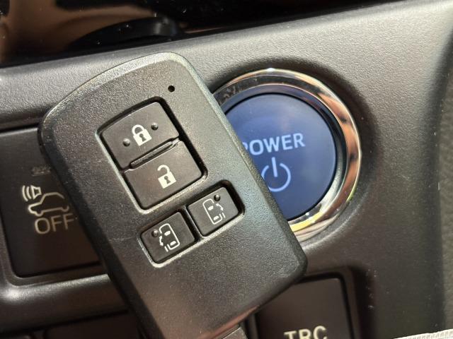 ノア ハイブリッドＧ　９型ナビ　後席モニター　クルーズコントロール　後席オートエアコン　衝突軽減　レーンキープ　両側電動スライドドア　オートマチックハイビーム　シートヒーター　バックカメラ　地デジ　プッシュスタート（63枚目）