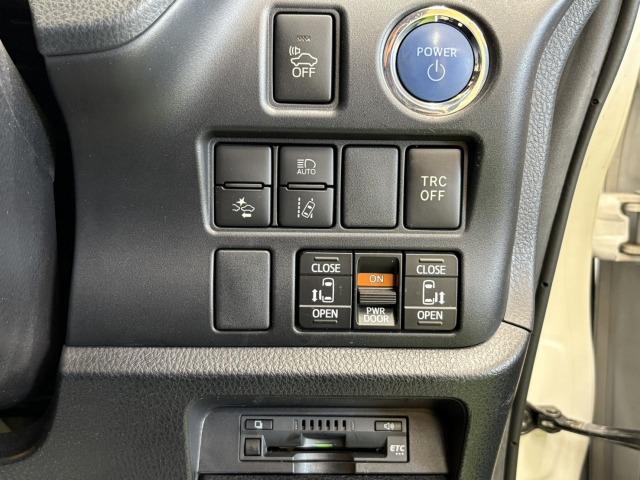 ノア ハイブリッドＧ　９型ナビ　後席モニター　クルーズコントロール　後席オートエアコン　衝突軽減　レーンキープ　両側電動スライドドア　オートマチックハイビーム　シートヒーター　バックカメラ　地デジ　プッシュスタート（64枚目）