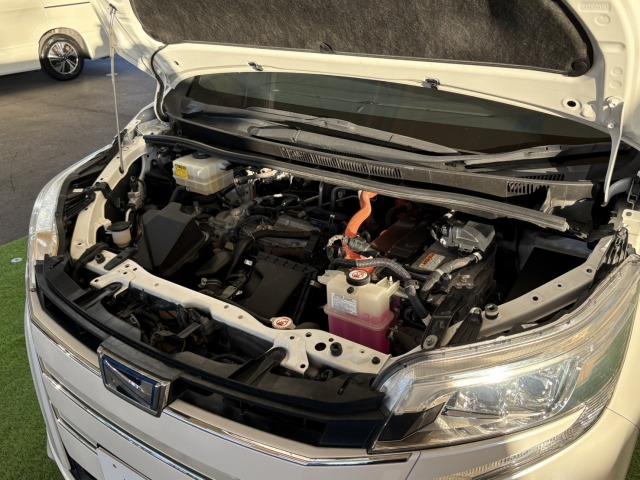 ノア ハイブリッドＧ　９型ナビ　後席モニター　クルーズコントロール　後席オートエアコン　衝突軽減　レーンキープ　両側電動スライドドア　オートマチックハイビーム　シートヒーター　バックカメラ　地デジ　プッシュスタート（73枚目）