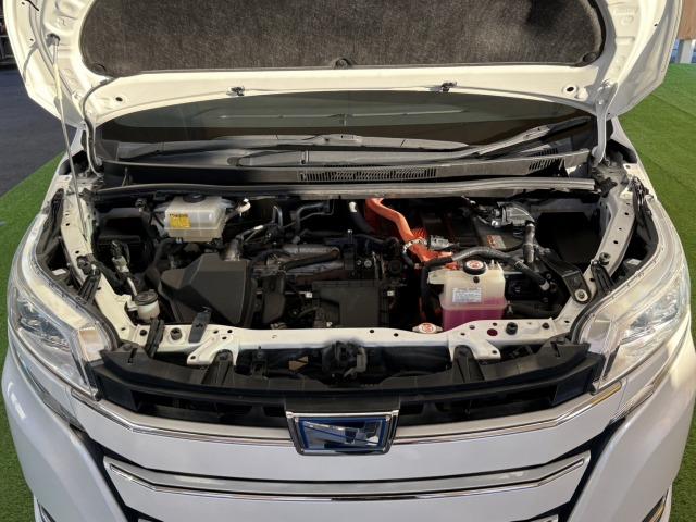 ノア ハイブリッドＧ　９型ナビ　後席モニター　クルーズコントロール　後席オートエアコン　衝突軽減　レーンキープ　両側電動スライドドア　オートマチックハイビーム　シートヒーター　バックカメラ　地デジ　プッシュスタート（74枚目）