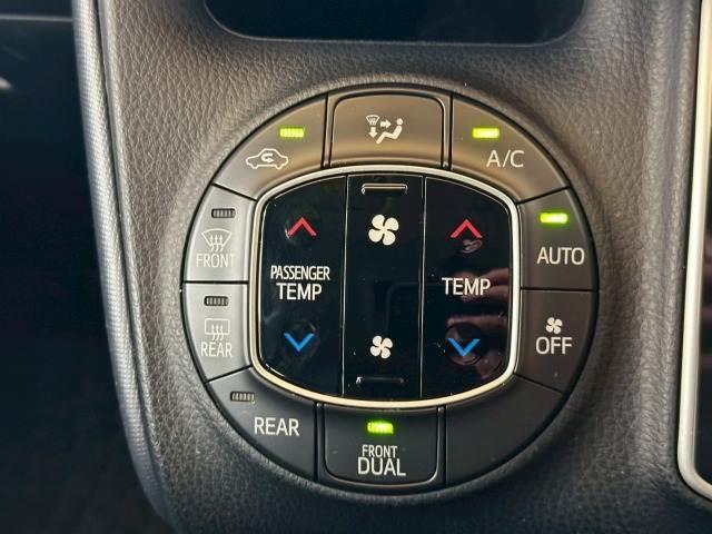 ヴォクシー ZS 4WD 9型ナビ 後席モニタ- 両側電動スライド LEDヘッドライト フロントフォグライト プッシュスタート スマートキー 7人乗り 3列シート 地デジ バックカメラ 純正アルミ オートエアコン(6枚目)