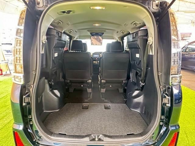 ヴォクシー ZS 4WD 9型ナビ 後席モニタ- 両側電動スライド LEDヘッドライト フロントフォグライト プッシュスタート スマートキー 7人乗り 3列シート 地デジ バックカメラ 純正アルミ オートエアコン(12枚目)