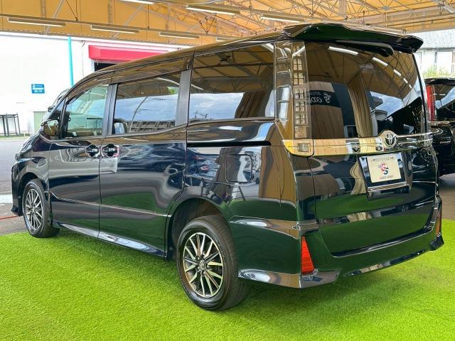 ヴォクシー ZS 4WD 9型ナビ 後席モニタ- 両側電動スライド LEDヘッドライト フロントフォグライト プッシュスタート スマートキー 7人乗り 3列シート 地デジ バックカメラ 純正アルミ オートエアコン(39枚目)