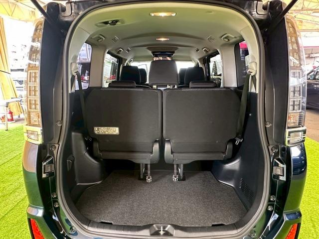 ヴォクシー ZS 4WD 9型ナビ 後席モニタ- 両側電動スライド LEDヘッドライト フロントフォグライト プッシュスタート スマートキー 7人乗り 3列シート 地デジ バックカメラ 純正アルミ オートエアコン(45枚目)