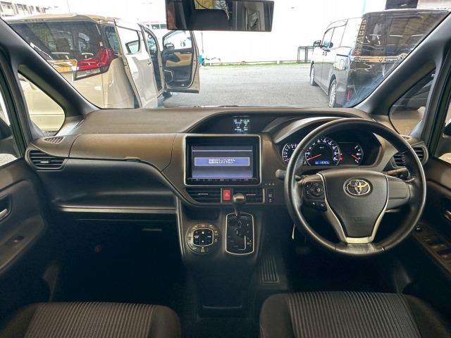 ヴォクシー ZS 4WD 9型ナビ 後席モニタ- 両側電動スライド LEDヘッドライト フロントフォグライト プッシュスタート スマートキー 7人乗り 3列シート 地デジ バックカメラ 純正アルミ オートエアコン(47枚目)