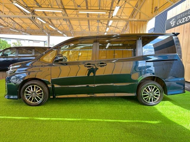 ヴォクシー ZS 4WD 9型ナビ 後席モニタ- 両側電動スライド LEDヘッドライト フロントフォグライト プッシュスタート スマートキー 7人乗り 3列シート 地デジ バックカメラ 純正アルミ オートエアコン(68枚目)