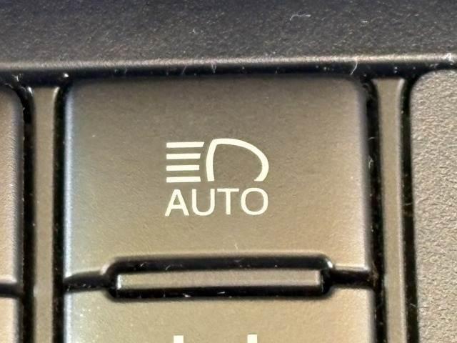 シエンタ Ｇ　クエロ　純正ナビ　衝突軽減　全方位　レーンキープＥＴＣ　オートマチックハイビーム　バックカメラ　地デジ　プッシュスタート　スマートキー　ＬＥＤヘッドライト　フロントフォグライト　両側電動スライドドア　ＥＴＣ（6枚目）