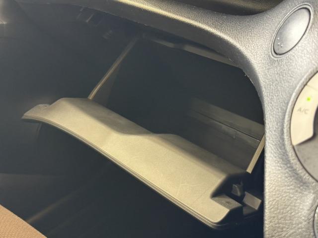 シエンタ Ｇ　クエロ　純正ナビ　衝突軽減　全方位　レーンキープＥＴＣ　オートマチックハイビーム　バックカメラ　地デジ　プッシュスタート　スマートキー　ＬＥＤヘッドライト　フロントフォグライト　両側電動スライドドア　ＥＴＣ（57枚目）