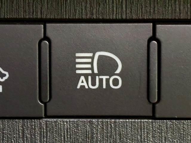 プリウスアルファ Ｇ　純正ナビ　クル－ズコントロール　衝突軽減　　レーンキープ　ＥＴＣ　オートマチックハイビーム　パワーシート　バックカメラ　コーナーセンサー　地デジ　Ｂｌｕｅｔｏｏｔｈ　フロントフォグ　プッシュスタート（7枚目）