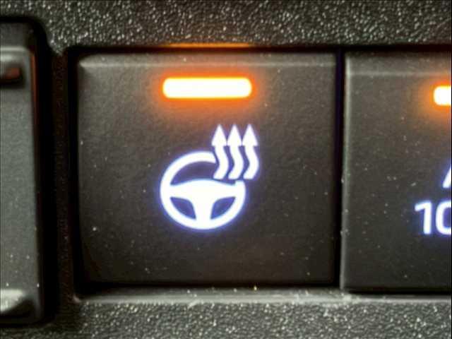 シエンタ Ｚ　１０型ナビ　全方位　ＢＳＭ　シートヒーター　レーダークルーズコントロール　衝突軽減　レーンキープ　ＥＴＣ　ステアリングヒーター　コーナーセンサー　ＬＥＤヘッドライト　オートマチックハイビーム（7枚目）