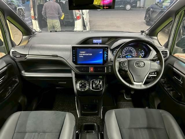 エスクァイア Gi Premium Package “Black-Tail 10型ナビ クルーズコントロール ETC  シートヒーター ステアリングヒーター 後席オートエアコン 両側電動スライドドア 地デジ バックカメラ 衝突軽減 レーンキープ プッシュスタート スマートキー(2枚目)