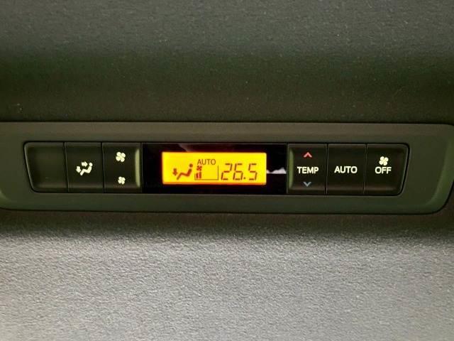 エスクァイア Gi Premium Package “Black-Tail 10型ナビ クルーズコントロール ETC  シートヒーター ステアリングヒーター 後席オートエアコン 両側電動スライドドア 地デジ バックカメラ 衝突軽減 レーンキープ プッシュスタート スマートキー(8枚目)