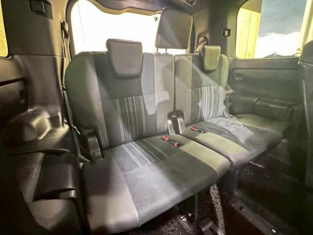 エスクァイア Gi Premium Package “Black-Tail 10型ナビ クルーズコントロール ETC  シートヒーター ステアリングヒーター 後席オートエアコン 両側電動スライドドア 地デジ バックカメラ 衝突軽減 レーンキープ プッシュスタート スマートキー(11枚目)