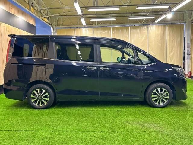 エスクァイア Gi Premium Package “Black-Tail 10型ナビ クルーズコントロール ETC  シートヒーター ステアリングヒーター 後席オートエアコン 両側電動スライドドア 地デジ バックカメラ 衝突軽減 レーンキープ プッシュスタート スマートキー(15枚目)