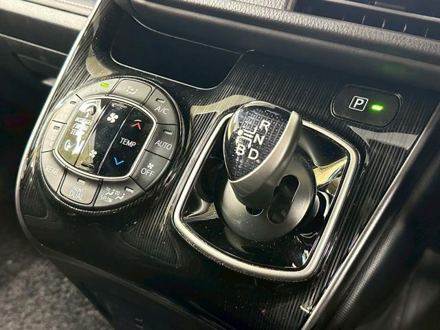 エスクァイア Gi Premium Package “Black-Tail 10型ナビ クルーズコントロール ETC  シートヒーター ステアリングヒーター 後席オートエアコン 両側電動スライドドア 地デジ バックカメラ 衝突軽減 レーンキープ プッシュスタート スマートキー(58枚目)