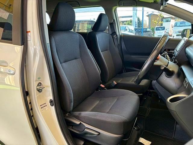 シエンタ ハイブリッドＧ　純正ナビ　両側電動スライドドア　シートヒーター　プッシュスタート　スマートキー　衝突軽減　レーンキープ　オートマチックハイビーム　ＥＴＣ　地デジ　バックカメラ　オートライト　オートエアコン（10枚目）