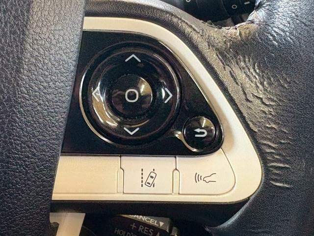 プリウス Ｓ　フルエアロ　純正ナビ　レーダークルコン　レーンキープ　オートマチックハイビーム　ＬＥＤヘッドライト　プッシュスタート　スマートキー　フロントフォグライト　地デジ　バックカメラ　ＥＴＣ（5枚目）