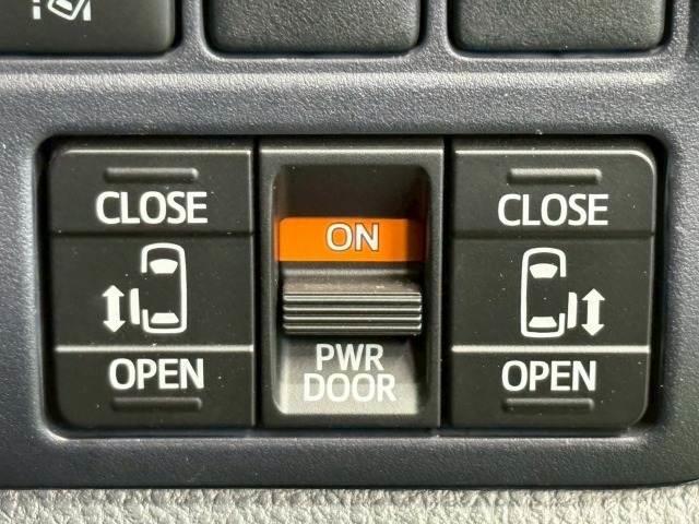 ノア Ｓｉ　１０インチナビ　後席モニター　衝突軽減　　レーンキープ　両側電動スライドドア　オートマチックハイビーム　ＥＴＣ　バックカメラ　地デジ　フォグライト　プッシュスタート　スマートキー　純正アルミホイール（7枚目）