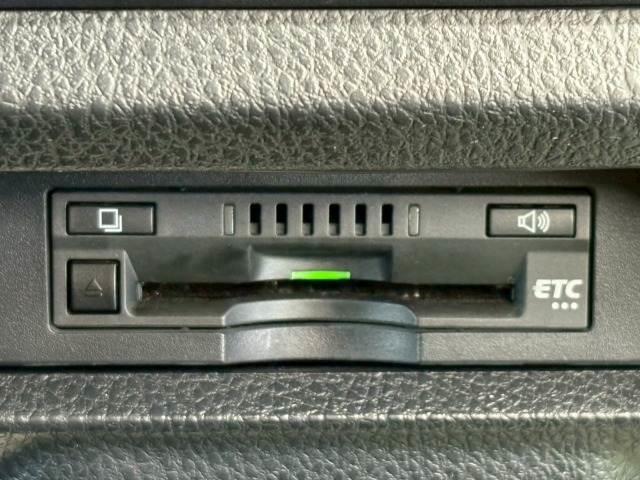 ノア Ｓｉ　１０インチナビ　後席モニター　衝突軽減　　レーンキープ　両側電動スライドドア　オートマチックハイビーム　ＥＴＣ　バックカメラ　地デジ　フォグライト　プッシュスタート　スマートキー　純正アルミホイール（9枚目）