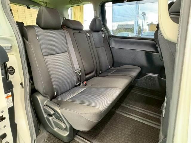 ノア Ｓｉ　１０インチナビ　後席モニター　衝突軽減　　レーンキープ　両側電動スライドドア　オートマチックハイビーム　ＥＴＣ　バックカメラ　地デジ　フォグライト　プッシュスタート　スマートキー　純正アルミホイール（11枚目）