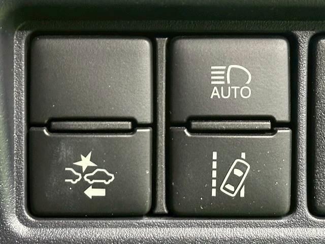 ヴォクシー ZS“煌II” 純正10型ナビ 後席モニター 両側電動スライドドア 衝突軽減 レーンキープアシスト ETC バックカメラ アイドリングストップ オートマチックハイビーム テレビキャンセラー リアクーラー 7人乗り(7枚目)