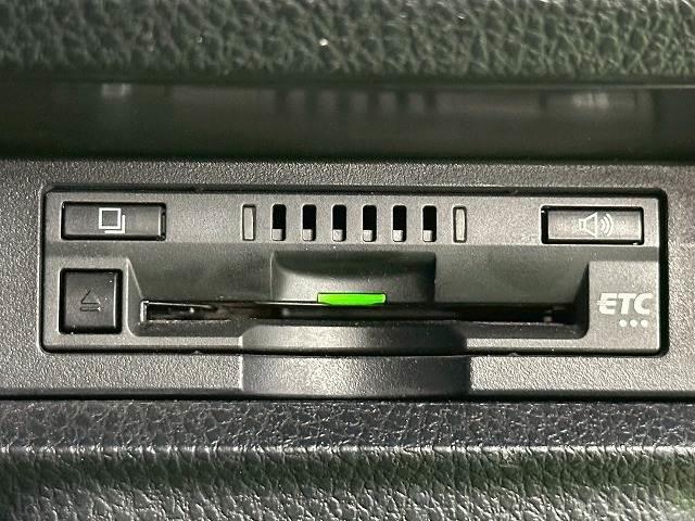 ヴォクシー ZS“煌II” 純正10型ナビ 後席モニター 両側電動スライドドア 衝突軽減 レーンキープアシスト ETC バックカメラ アイドリングストップ オートマチックハイビーム テレビキャンセラー リアクーラー 7人乗り(9枚目)