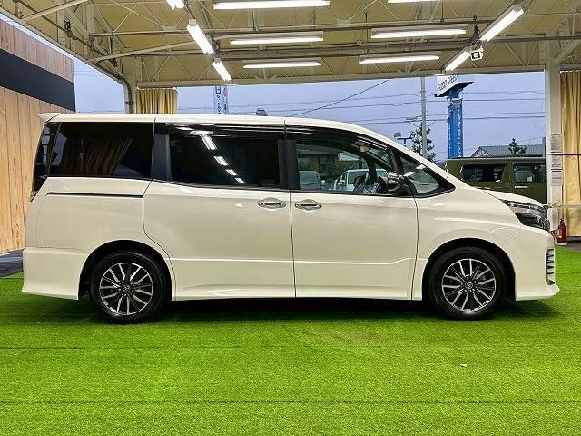 ヴォクシー ZS“煌II” 純正10型ナビ 後席モニター 両側電動スライドドア 衝突軽減 レーンキープアシスト ETC バックカメラ アイドリングストップ オートマチックハイビーム テレビキャンセラー リアクーラー 7人乗り(15枚目)