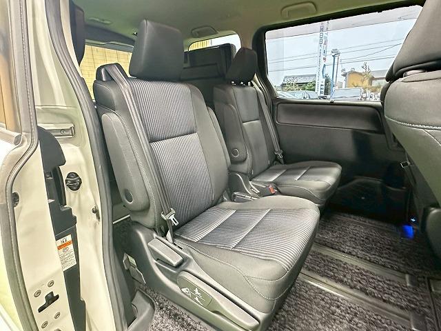 ヴォクシー ZS“煌II” 純正10型ナビ 後席モニター 両側電動スライドドア 衝突軽減 レーンキープアシスト ETC バックカメラ アイドリングストップ オートマチックハイビーム テレビキャンセラー リアクーラー 7人乗り(41枚目)