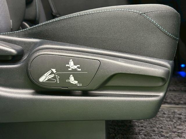 ヴォクシー ZS“煌II” 純正10型ナビ 後席モニター 両側電動スライドドア 衝突軽減 レーンキープアシスト ETC バックカメラ アイドリングストップ オートマチックハイビーム テレビキャンセラー リアクーラー 7人乗り(45枚目)