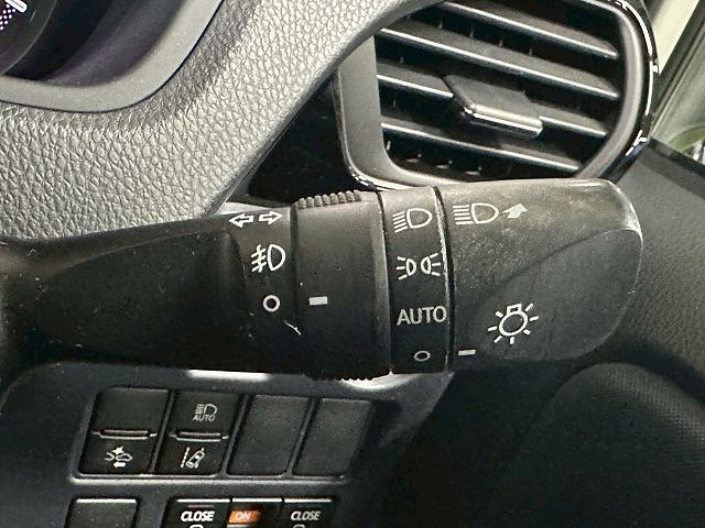 ヴォクシー ZS“煌II” 純正10型ナビ 後席モニター 両側電動スライドドア 衝突軽減 レーンキープアシスト ETC バックカメラ アイドリングストップ オートマチックハイビーム テレビキャンセラー リアクーラー 7人乗り(51枚目)