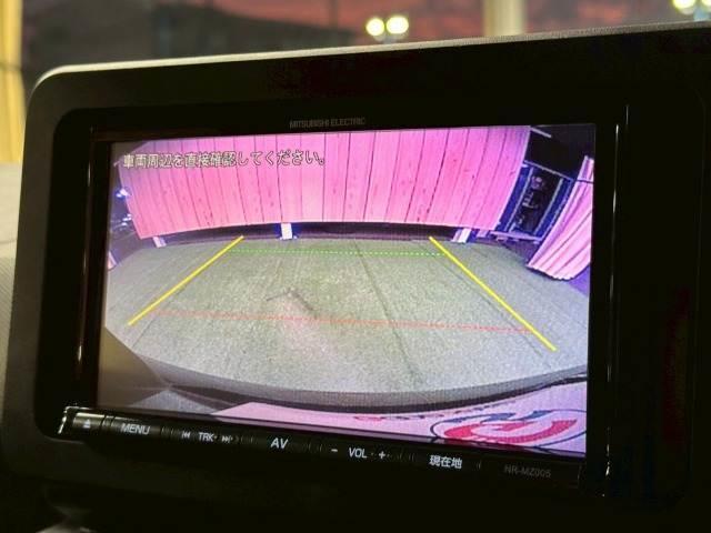 【カラーバックモニター】を装備しております。リアの映像がカラーで映し出されますので日々の駐車で安心安全です。