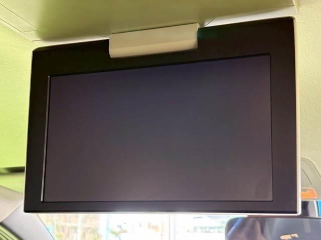 ヴォクシー ＺＳ　煌　純正１０インチナビ　フリップダウンモニター　両側電動スライド　軽減ブレーキ　レーンキープ　Ｂｌｕｅｔｏｏｔｈ　スマートキー　フルセグ　バックカメラ　フォグライト　ウォークスルー　ＥＴＣ　７人乗り（5枚目）