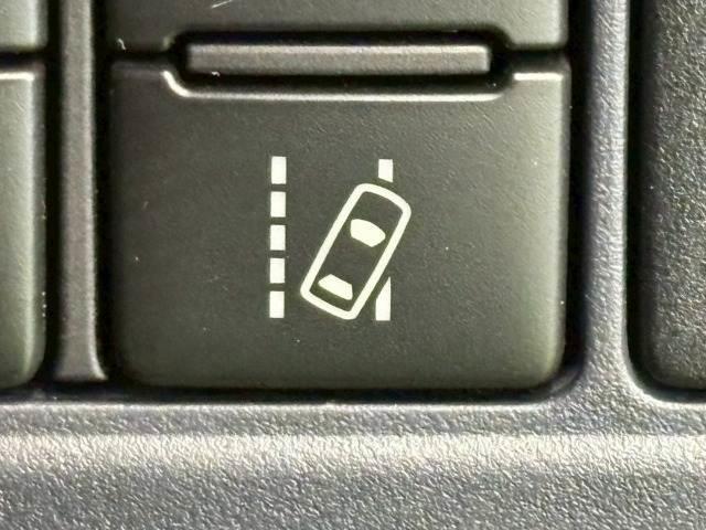 ヴォクシー ＺＳ　煌　純正１０インチナビ　フリップダウンモニター　両側電動スライド　軽減ブレーキ　レーンキープ　Ｂｌｕｅｔｏｏｔｈ　スマートキー　フルセグ　バックカメラ　フォグライト　ウォークスルー　ＥＴＣ　７人乗り（8枚目）