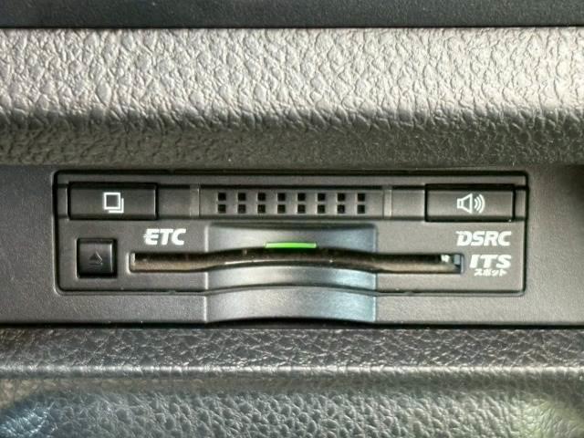 ヴォクシー ＺＳ　煌　純正１０インチナビ　フリップダウンモニター　両側電動スライド　軽減ブレーキ　レーンキープ　Ｂｌｕｅｔｏｏｔｈ　スマートキー　フルセグ　バックカメラ　フォグライト　ウォークスルー　ＥＴＣ　７人乗り（9枚目）