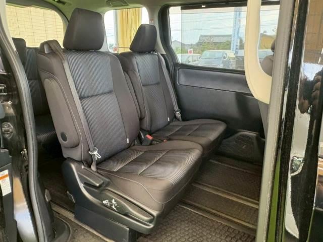 ヴォクシー ＺＳ　煌　純正１０インチナビ　フリップダウンモニター　両側電動スライド　軽減ブレーキ　レーンキープ　Ｂｌｕｅｔｏｏｔｈ　スマートキー　フルセグ　バックカメラ　フォグライト　ウォークスルー　ＥＴＣ　７人乗り（11枚目）