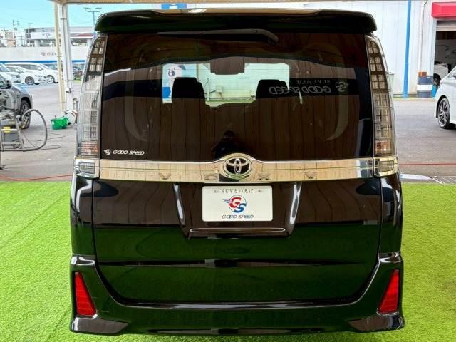 ヴォクシー ＺＳ　煌　純正１０インチナビ　フリップダウンモニター　両側電動スライド　軽減ブレーキ　レーンキープ　Ｂｌｕｅｔｏｏｔｈ　スマートキー　フルセグ　バックカメラ　フォグライト　ウォークスルー　ＥＴＣ　７人乗り（17枚目）