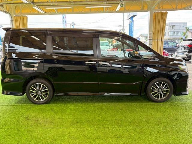 ヴォクシー ＺＳ　煌　純正１０インチナビ　フリップダウンモニター　両側電動スライド　軽減ブレーキ　レーンキープ　Ｂｌｕｅｔｏｏｔｈ　スマートキー　フルセグ　バックカメラ　フォグライト　ウォークスルー　ＥＴＣ　７人乗り（36枚目）