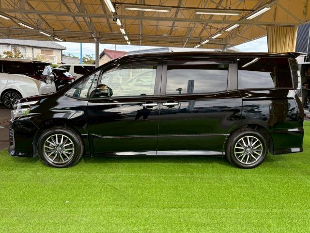 ヴォクシー ＺＳ　煌　純正１０インチナビ　フリップダウンモニター　両側電動スライド　軽減ブレーキ　レーンキープ　Ｂｌｕｅｔｏｏｔｈ　スマートキー　フルセグ　バックカメラ　フォグライト　ウォークスルー　ＥＴＣ　７人乗り（37枚目）