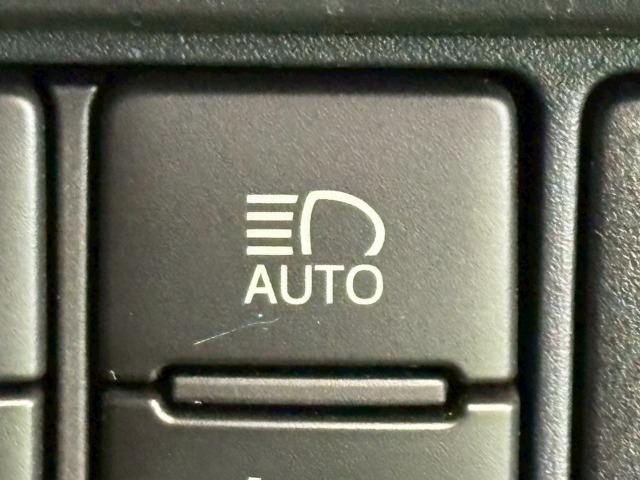 ヴォクシー ＺＳ　煌　純正１０インチナビ　フリップダウンモニター　両側電動スライド　軽減ブレーキ　レーンキープ　Ｂｌｕｅｔｏｏｔｈ　スマートキー　フルセグ　バックカメラ　フォグライト　ウォークスルー　ＥＴＣ　７人乗り（64枚目）