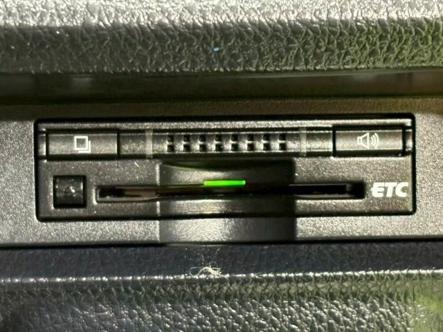 ヴォクシー ZS 9型ナビ 両側電動スライドドア 後席モニター 後席オートエアコン 地デジ バックカメラ Bluetooth接続 ETC フロントフォグライト LEDヘッドライト プッシュスタート スマートキー 7人(6枚目)