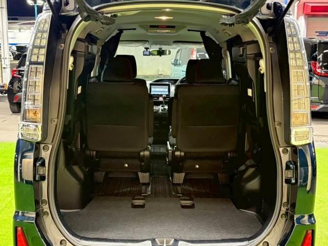 ヴォクシー ZS 9型ナビ 両側電動スライドドア 後席モニター 後席オートエアコン 地デジ バックカメラ Bluetooth接続 ETC フロントフォグライト LEDヘッドライト プッシュスタート スマートキー 7人(12枚目)