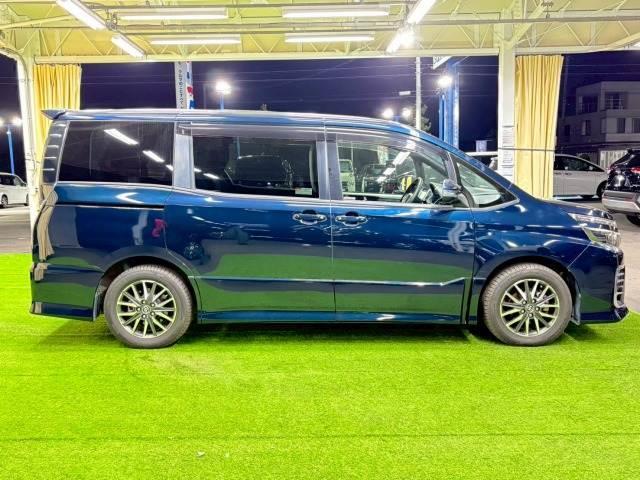 ヴォクシー ZS 9型ナビ 両側電動スライドドア 後席モニター 後席オートエアコン 地デジ バックカメラ Bluetooth接続 ETC フロントフォグライト LEDヘッドライト プッシュスタート スマートキー 7人(15枚目)