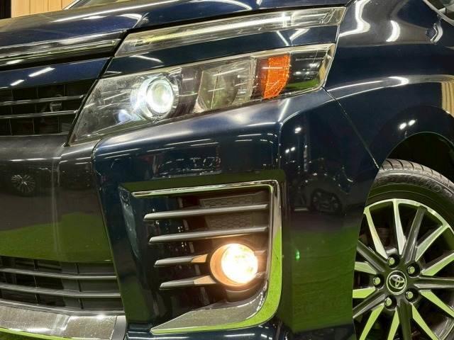 ヴォクシー ZS 9型ナビ 両側電動スライドドア 後席モニター 後席オートエアコン 地デジ バックカメラ Bluetooth接続 ETC フロントフォグライト LEDヘッドライト プッシュスタート スマートキー 7人(19枚目)