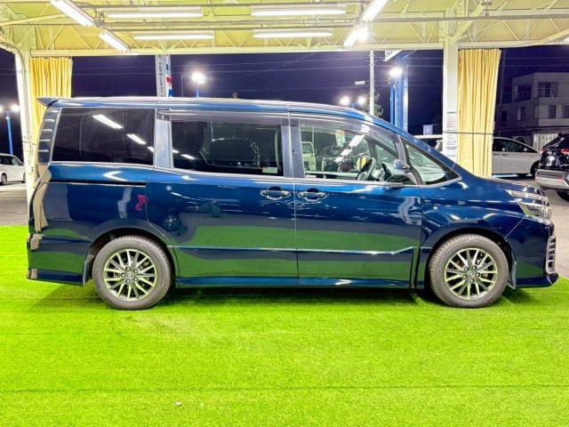 ヴォクシー ZS 9型ナビ 両側電動スライドドア 後席モニター 後席オートエアコン 地デジ バックカメラ Bluetooth接続 ETC フロントフォグライト LEDヘッドライト プッシュスタート スマートキー 7人(36枚目)